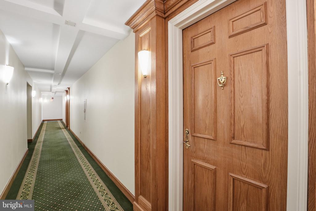 1080 WISCONSIN AVENUE NW 305