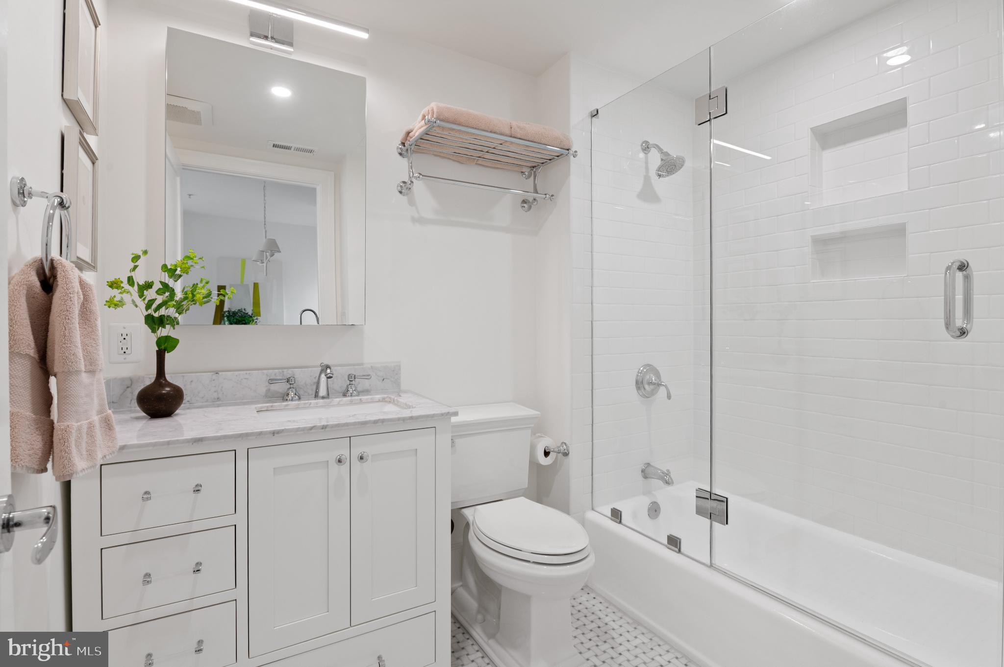 2516 Q STREET NW E201