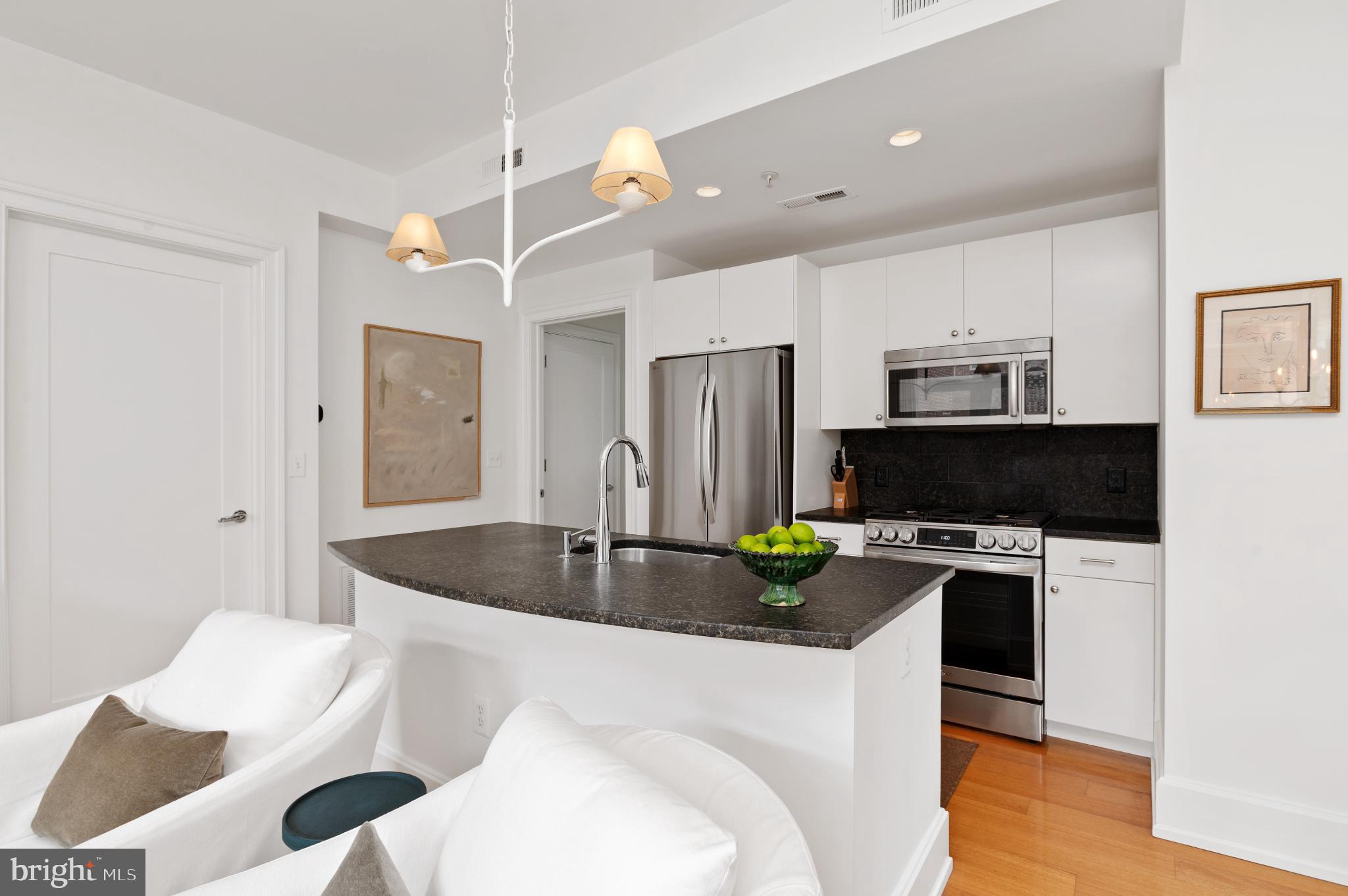 2516 Q STREET NW E201