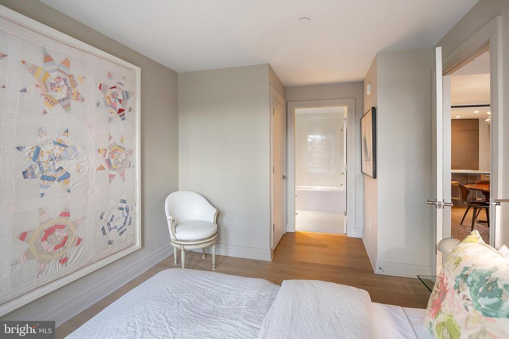 2501 M STREET NW T12