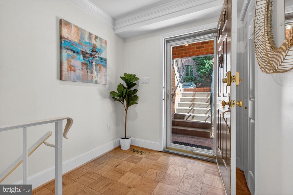 3297 SUTTON PLACE NW Unit: C