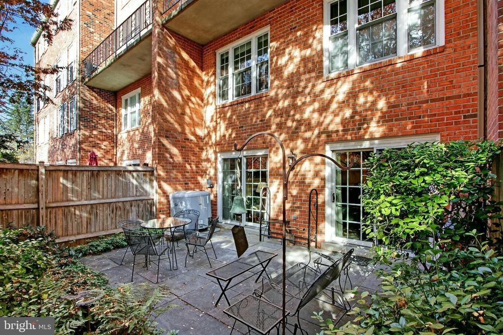 3297 SUTTON PLACE NW Unit: C