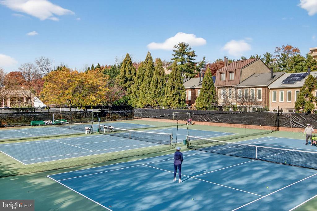 3297 SUTTON PLACE NW Unit: C