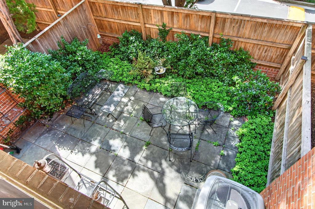 3297 SUTTON PLACE NW Unit: C