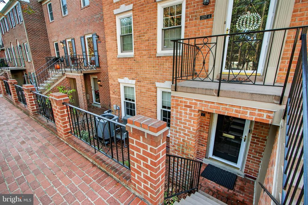 3297 SUTTON PLACE NW Unit: C
