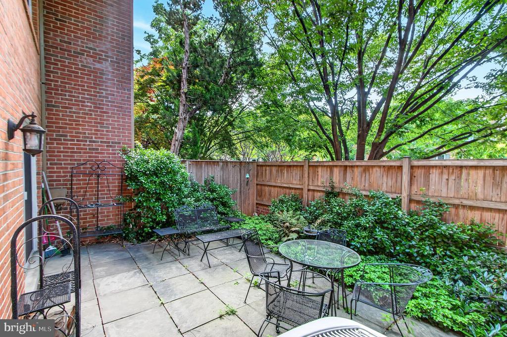 3297 SUTTON PLACE NW Unit: C