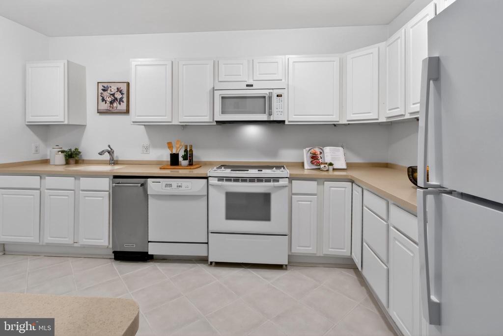 3297 SUTTON PLACE NW Unit: C