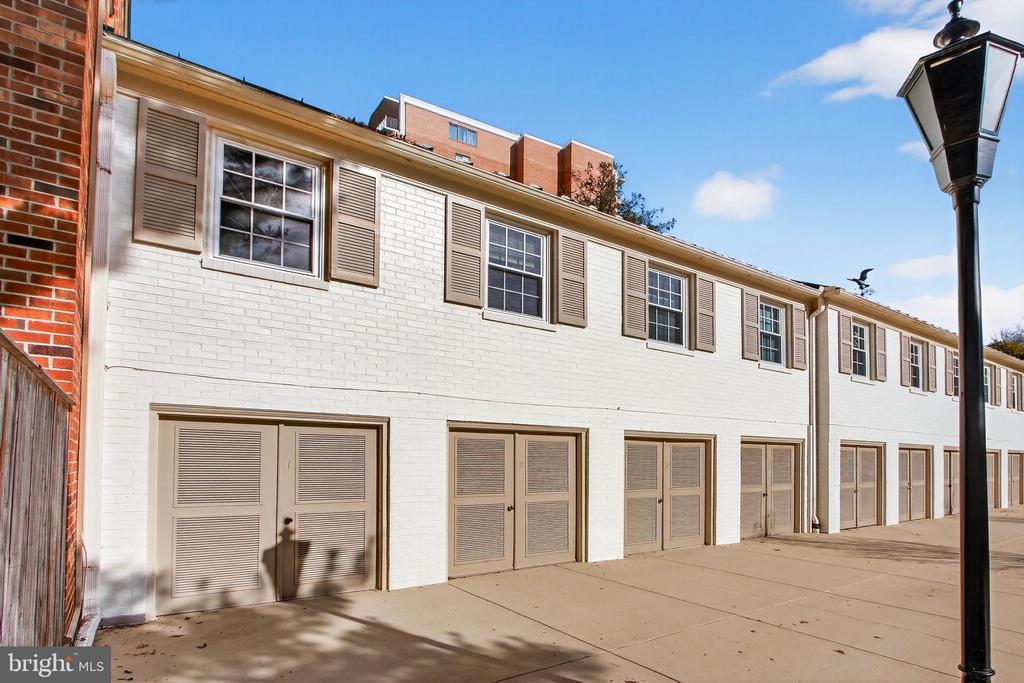 3297 SUTTON PLACE NW Unit: C