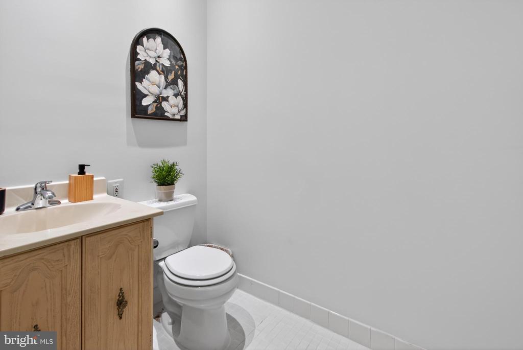 3297 SUTTON PLACE NW Unit: C