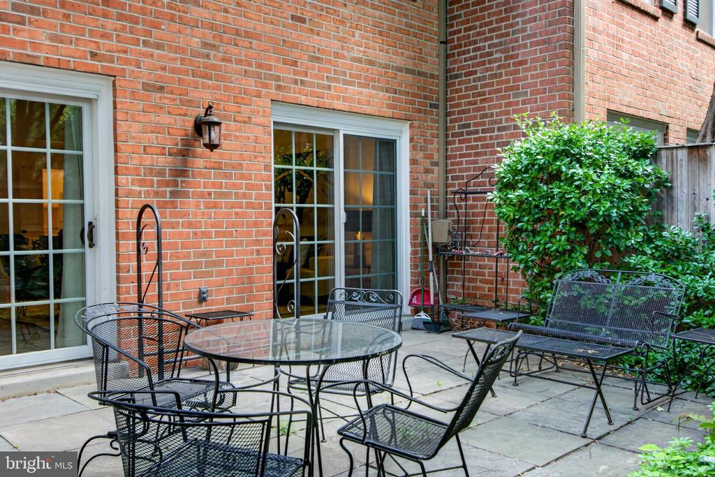 3297 SUTTON PLACE NW Unit: C