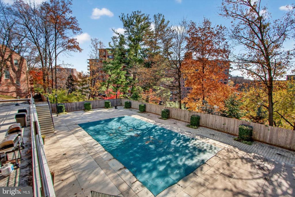3297 SUTTON PLACE NW Unit: C