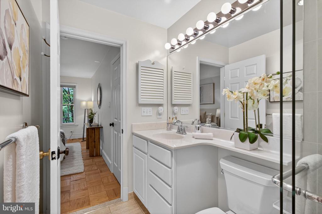 3297 SUTTON PLACE NW Unit: C