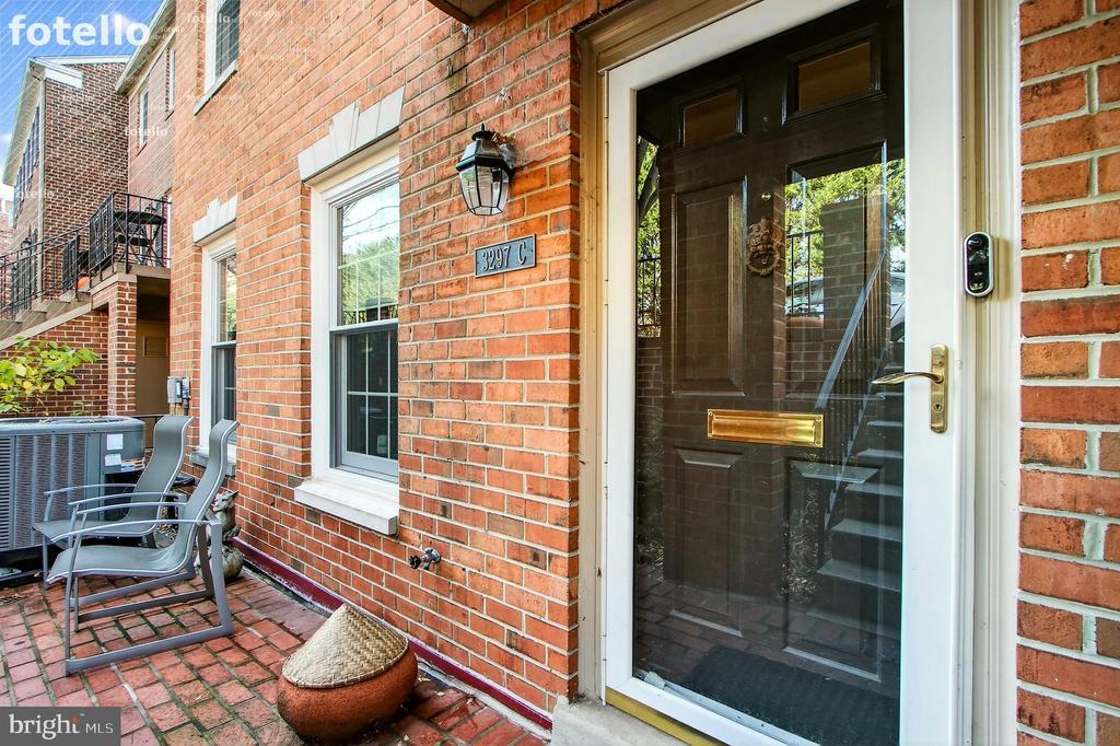 3297 SUTTON PLACE NW Unit: C