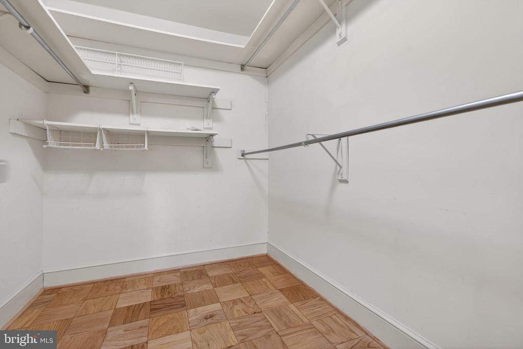 3297 SUTTON PLACE NW Unit: C