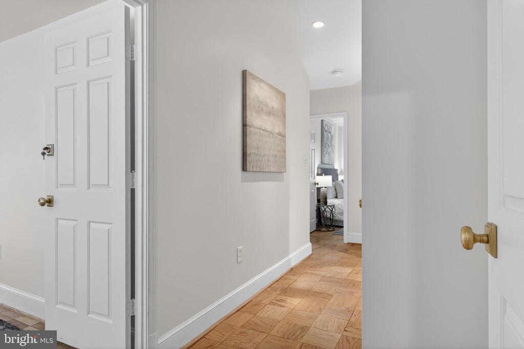 3297 SUTTON PLACE NW Unit: C
