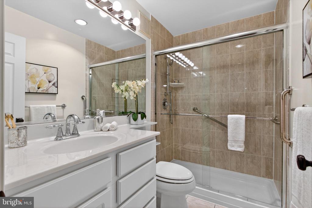 3297 SUTTON PLACE NW Unit: C