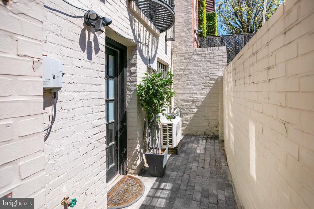 1832 CORCORAN STREET NW Unit: B