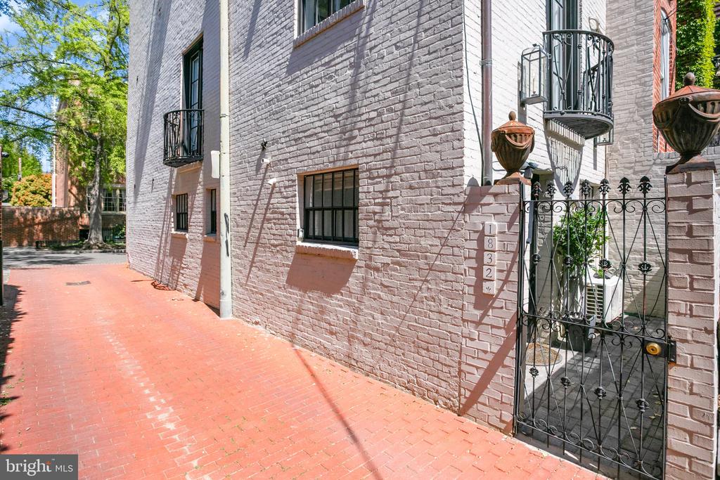 1832 CORCORAN STREET NW Unit: B