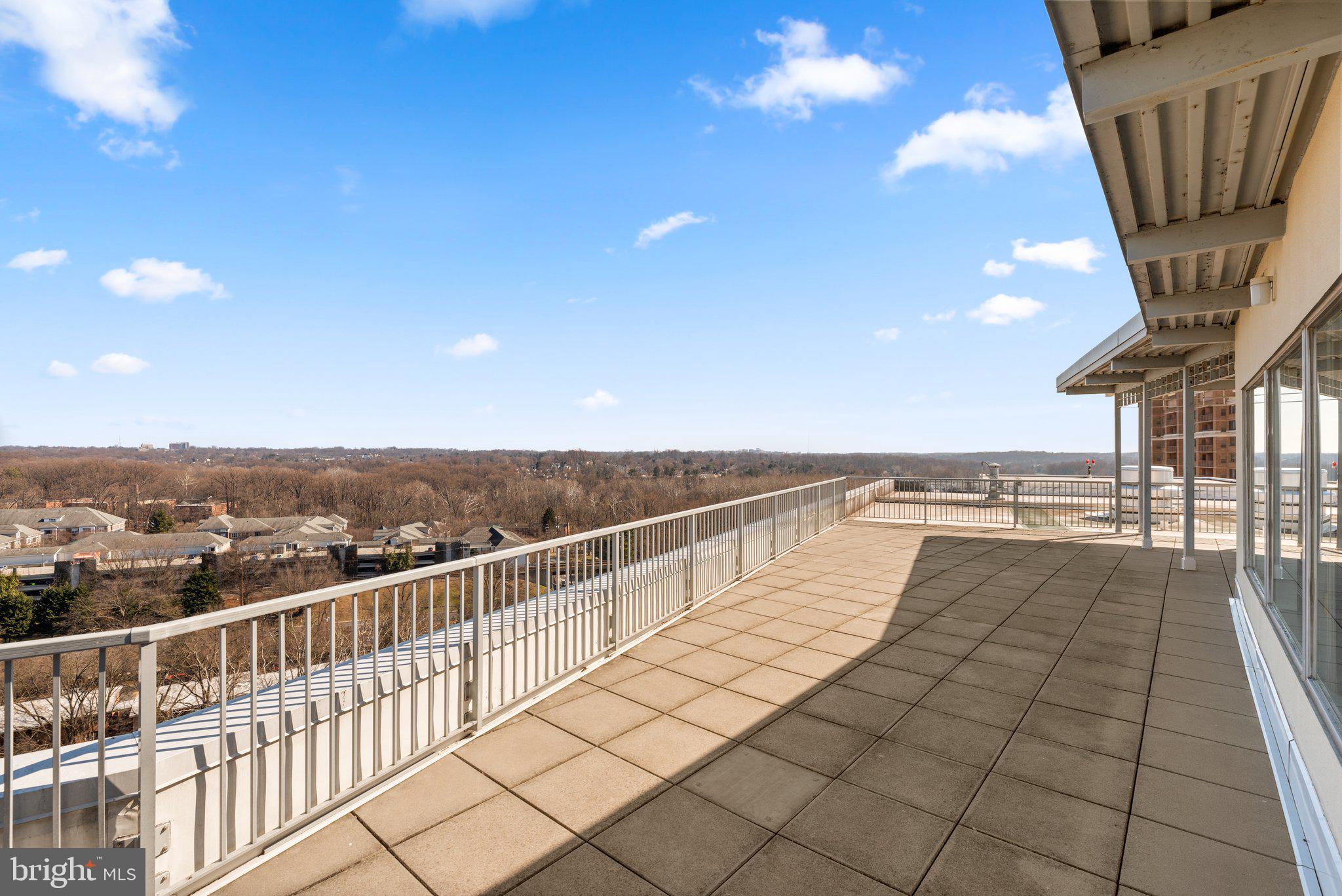 10201 Grosvenor Pl #1528