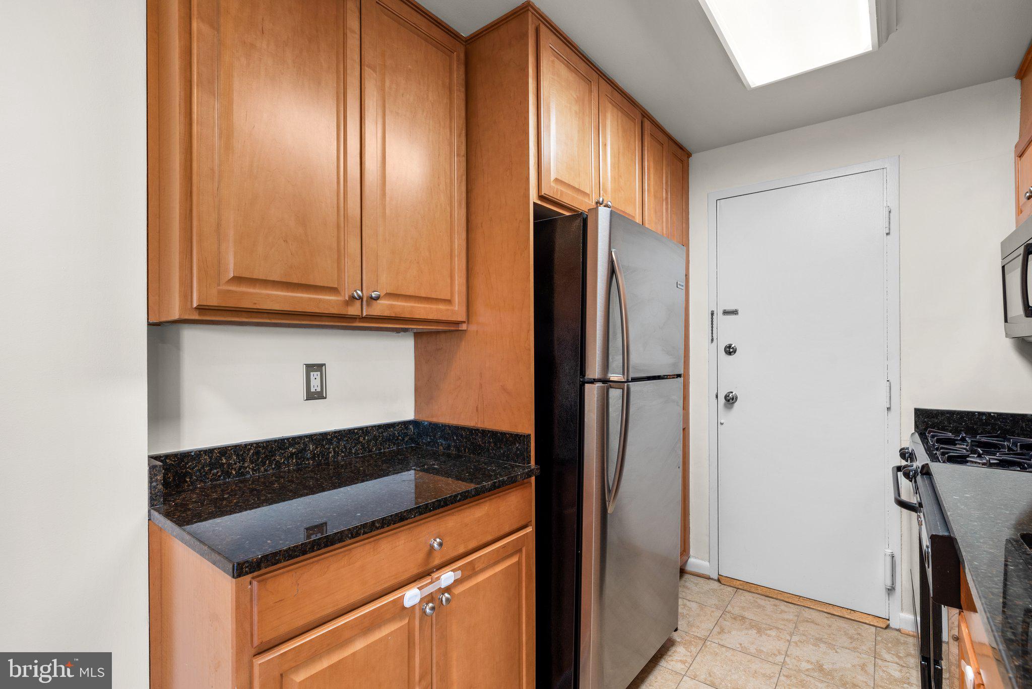 10201 Grosvenor Pl #1528