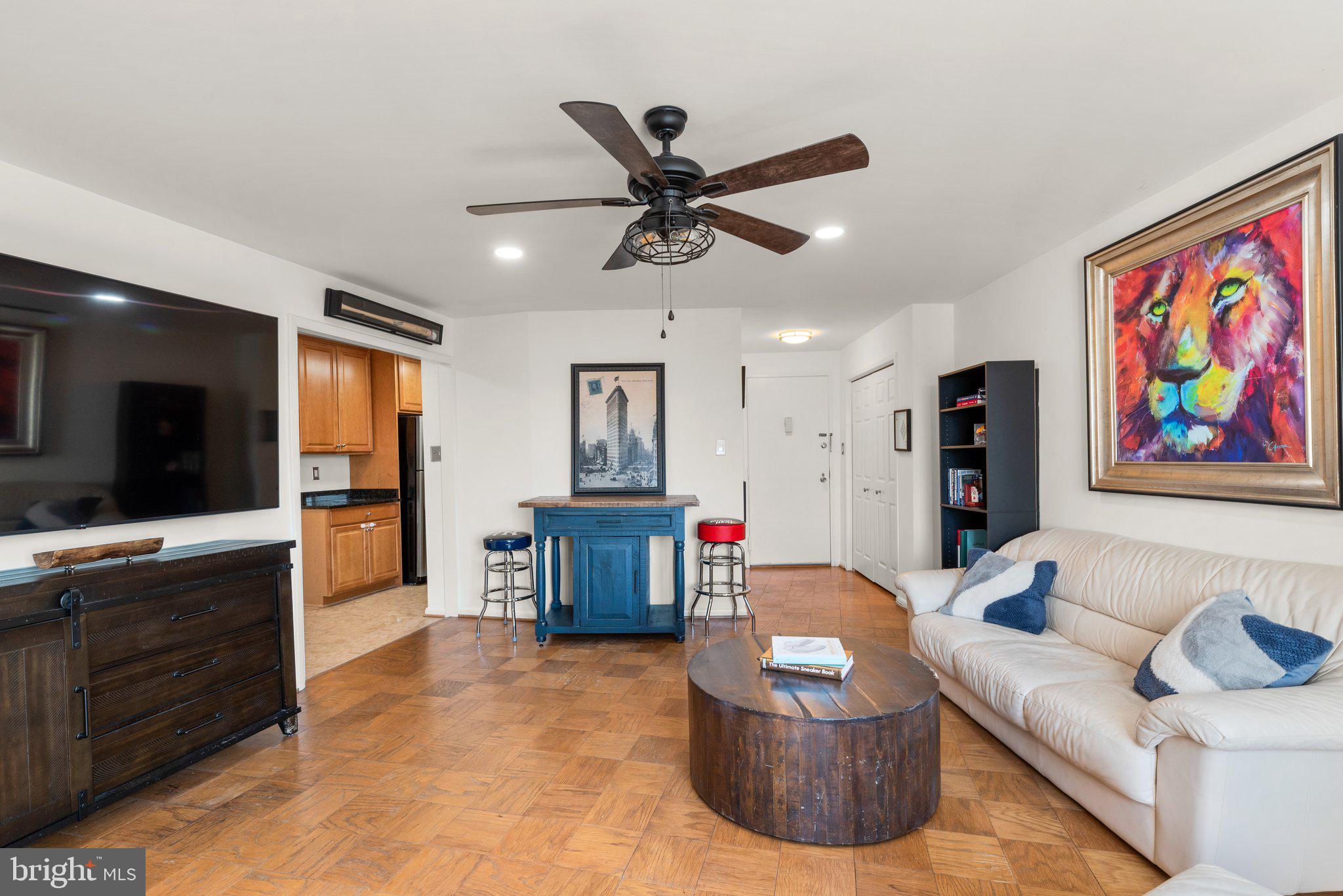 10201 Grosvenor Pl #1528