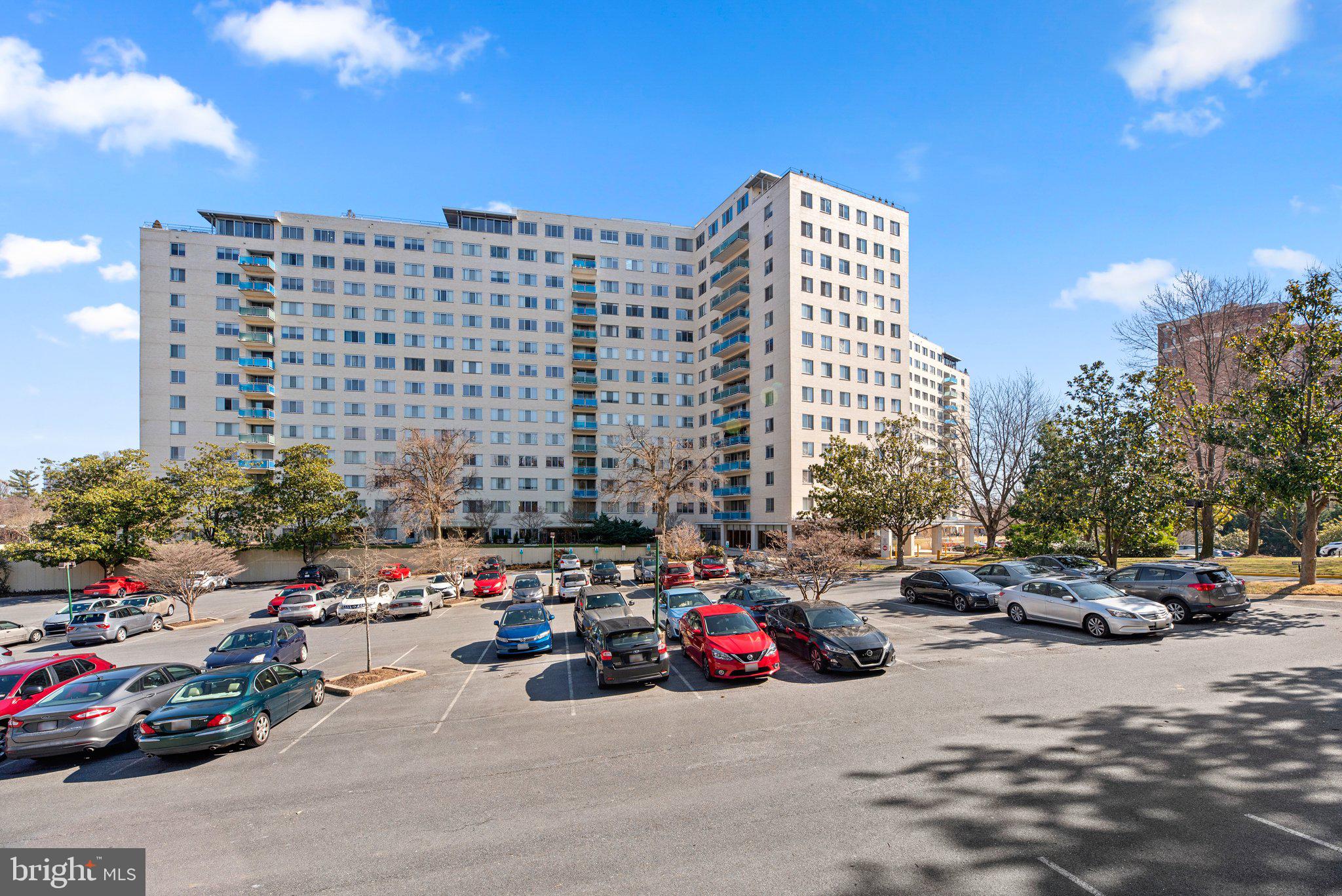 10201 Grosvenor Pl #1528