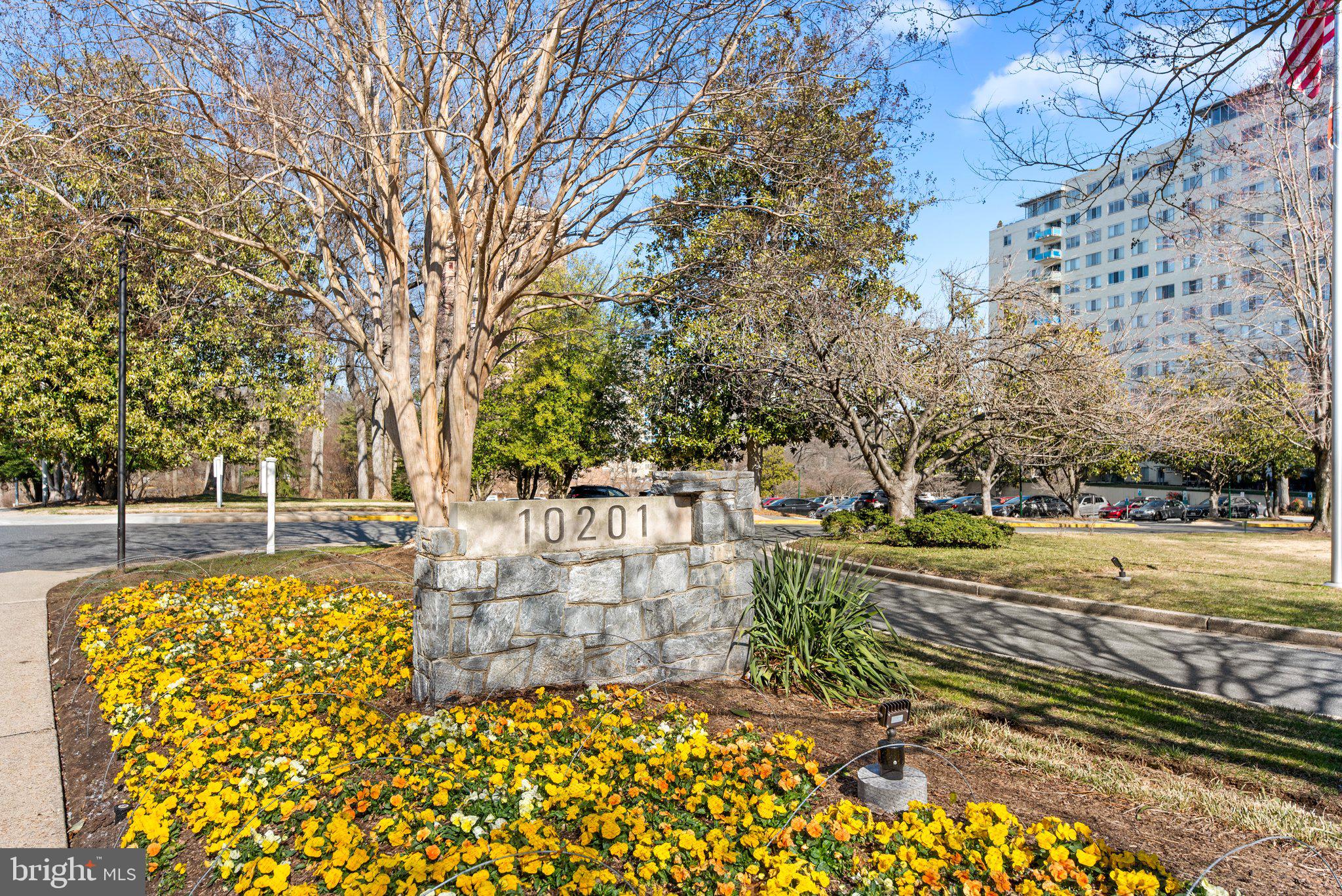 10201 Grosvenor Pl #1528