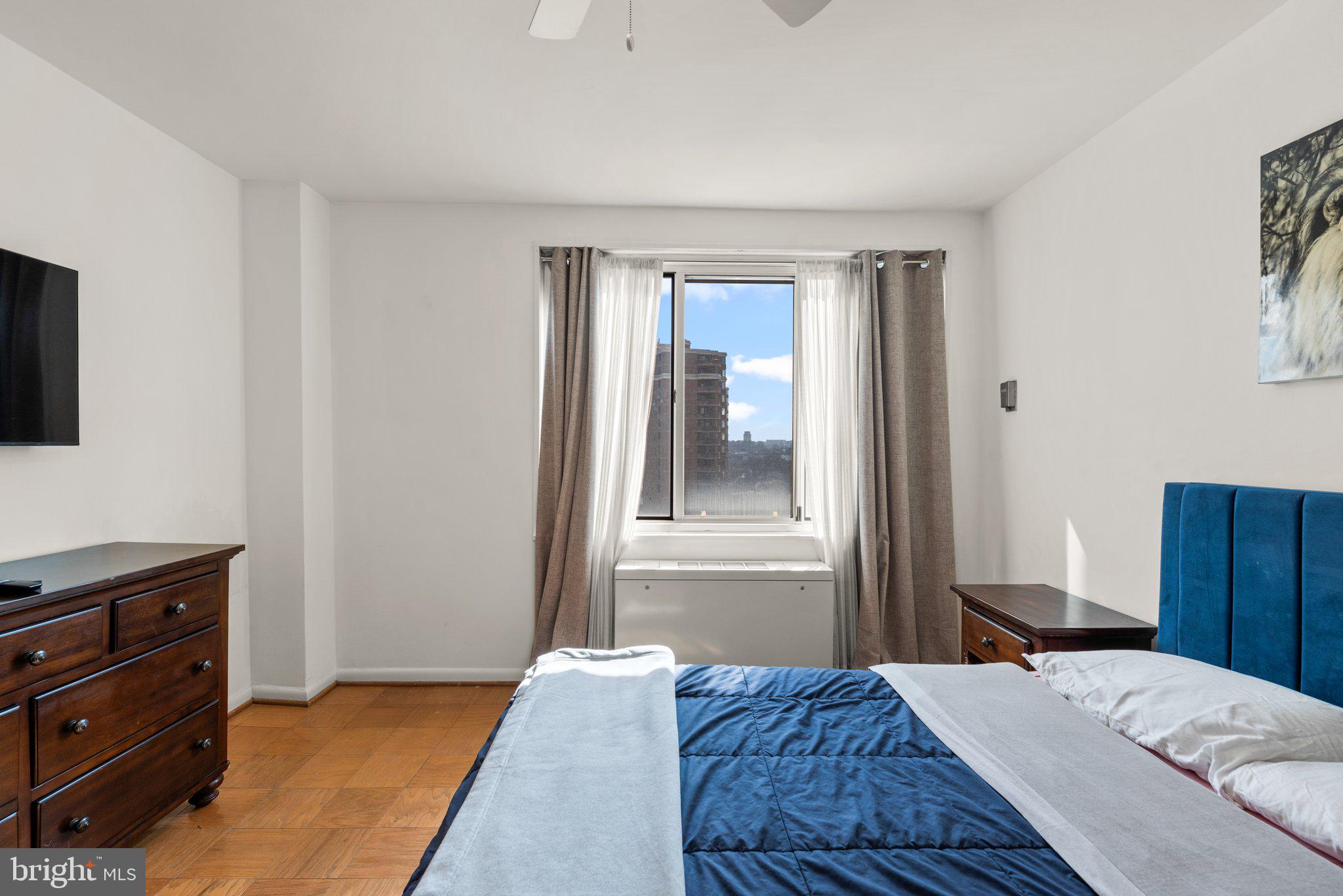 10201 Grosvenor Pl #1528