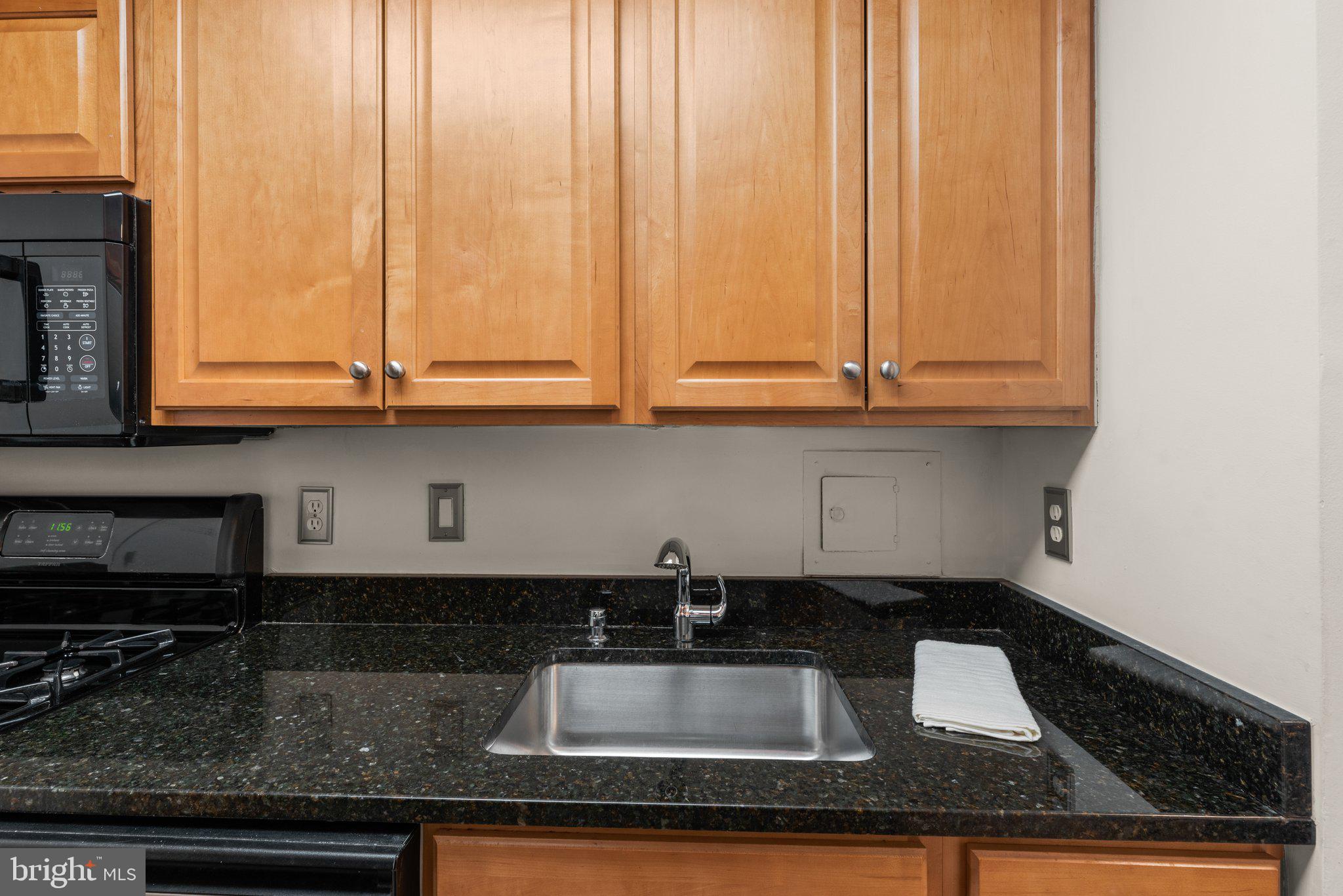 10201 Grosvenor Pl #1528