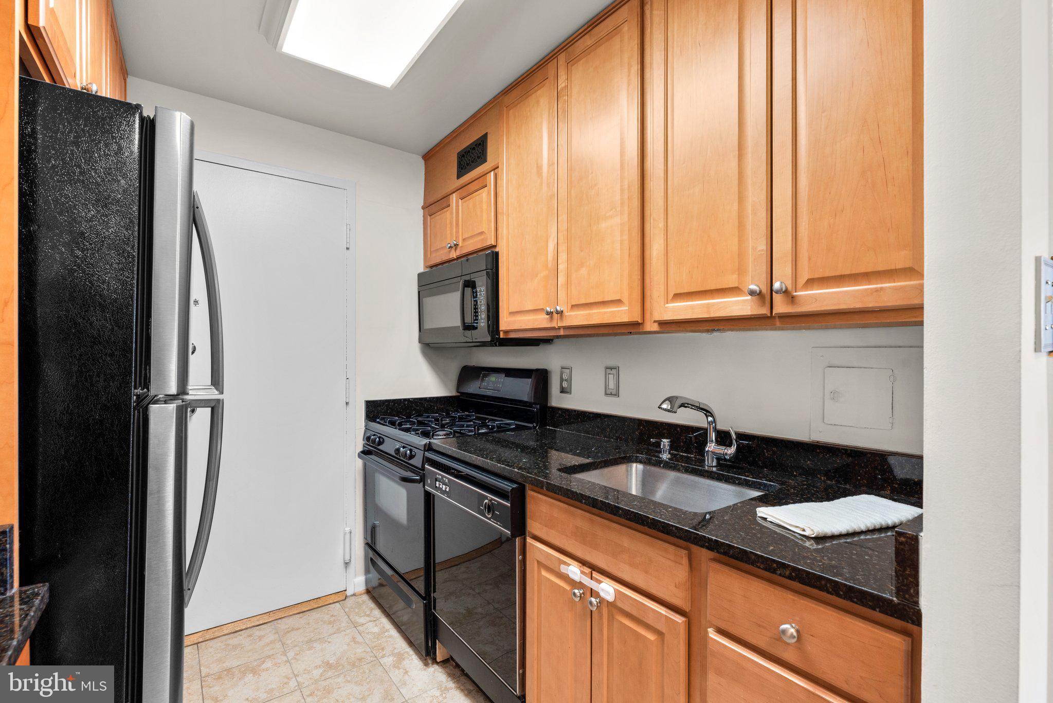 10201 Grosvenor Pl #1528