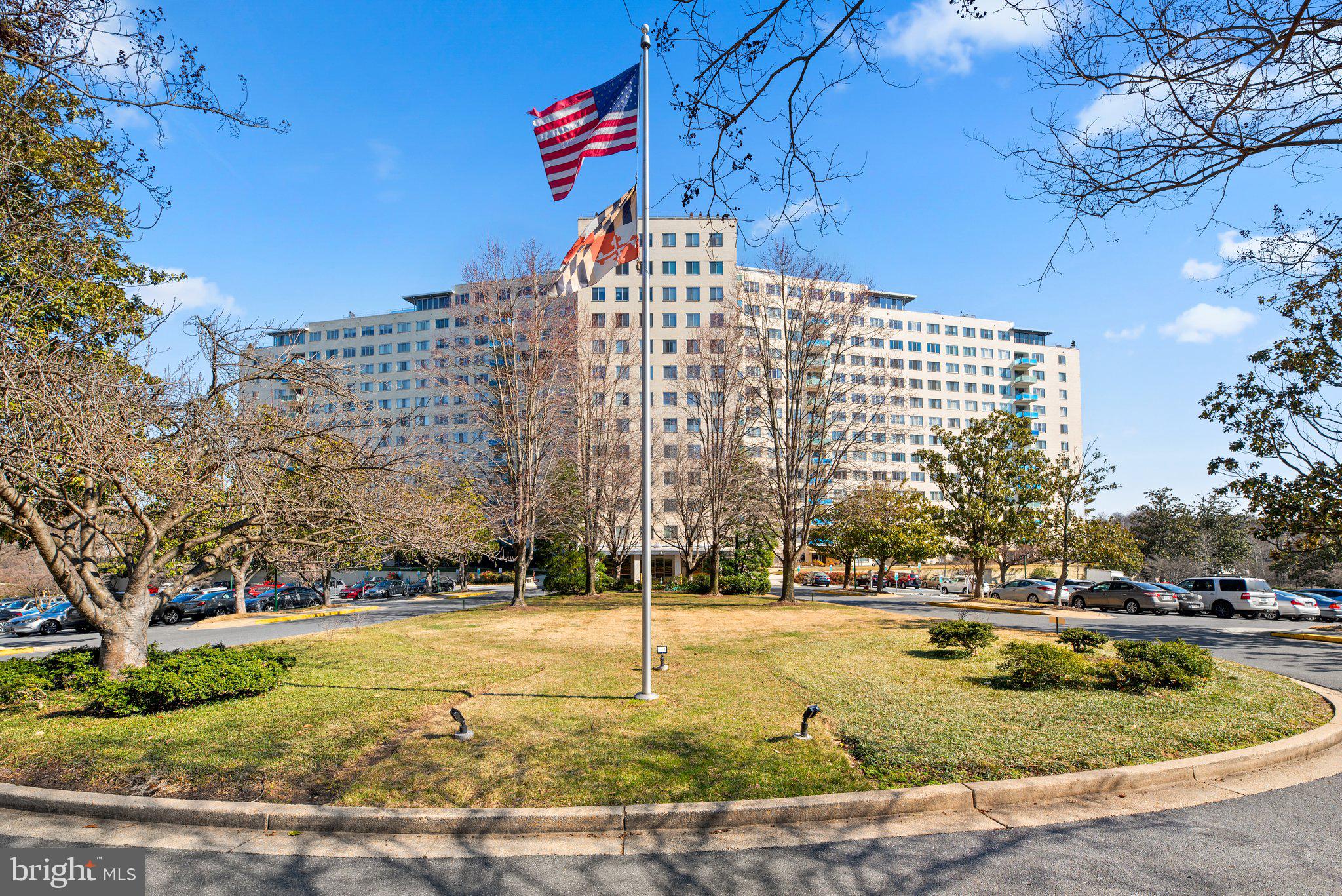 10201 Grosvenor Pl #1528