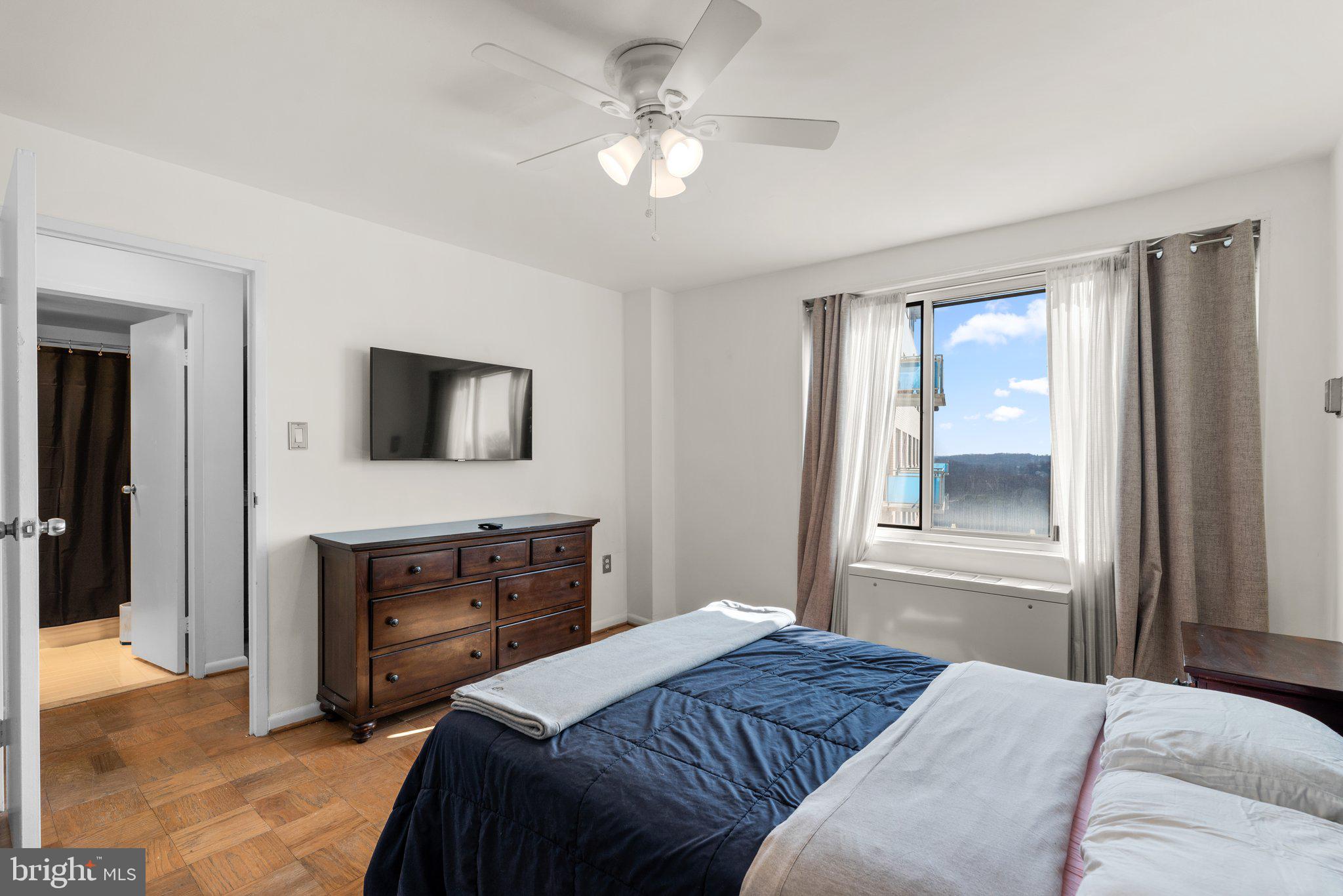 10201 Grosvenor Pl #1528