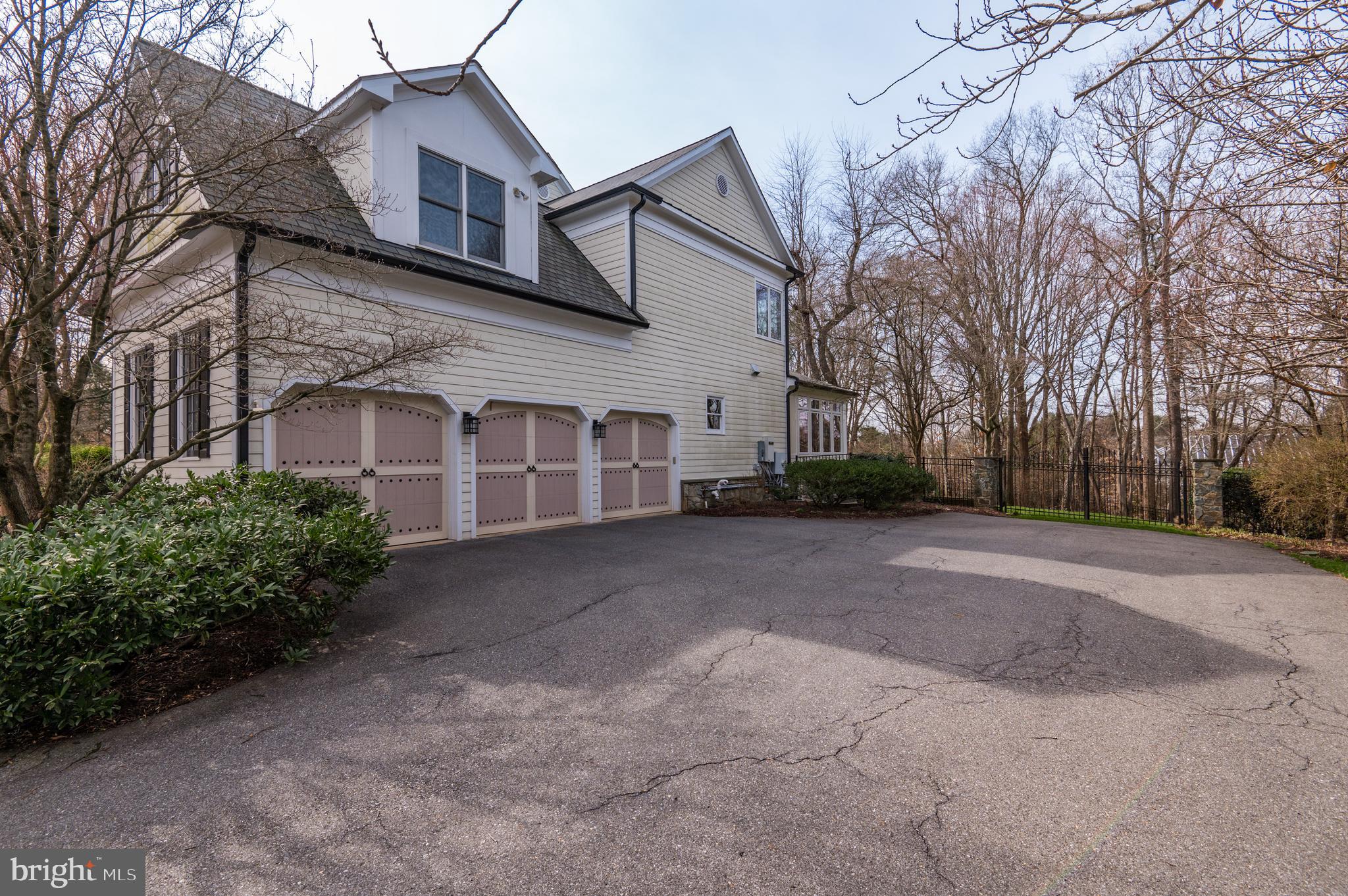 11516 Front Field Ln