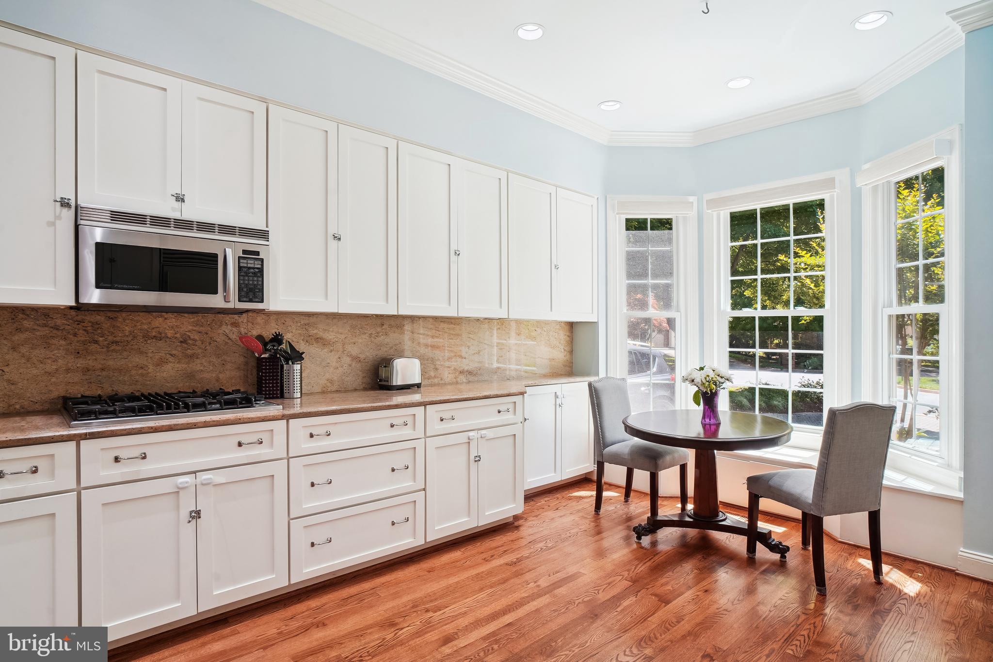 4 Town Gate Ct