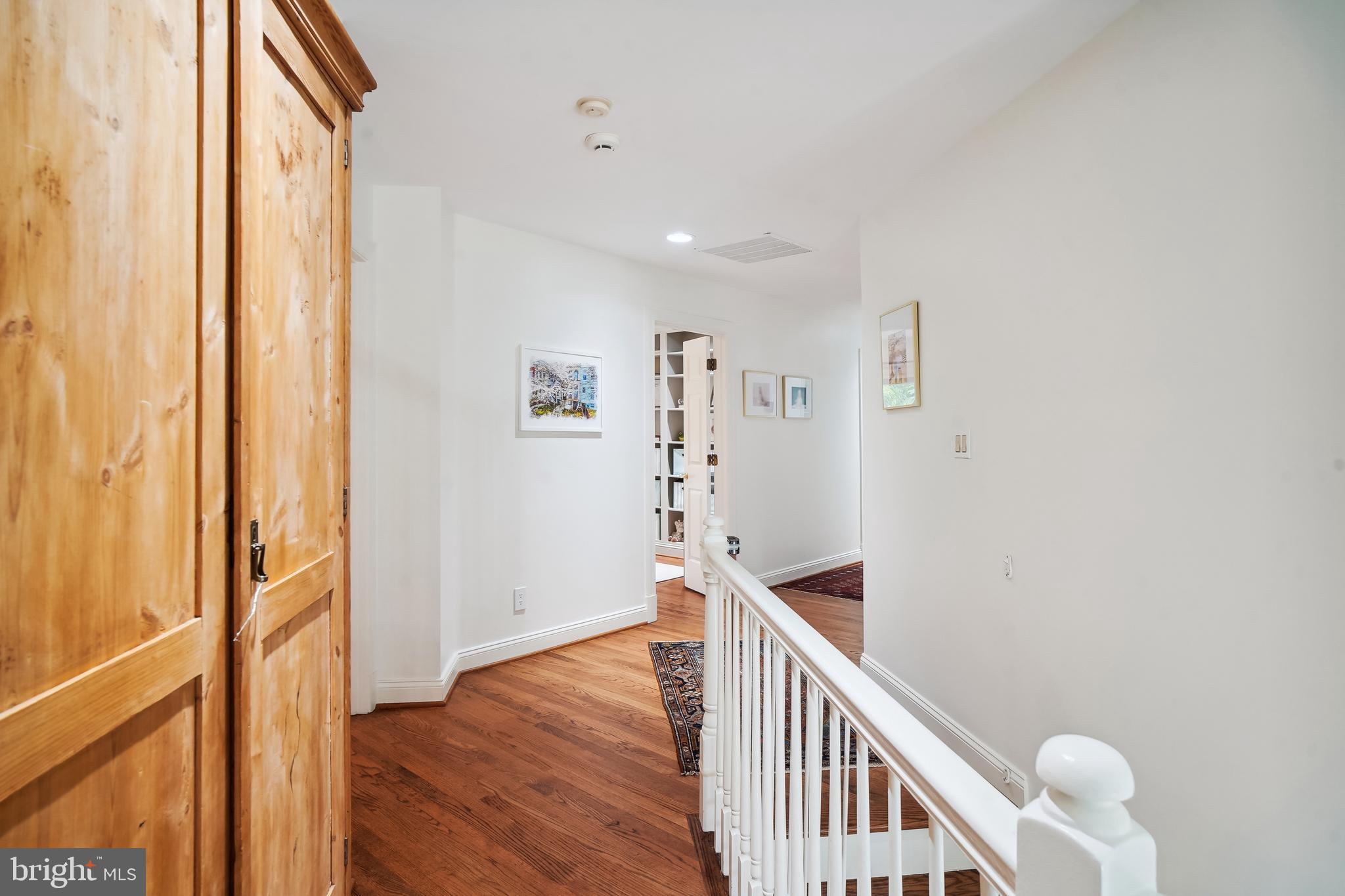 4 Town Gate Ct