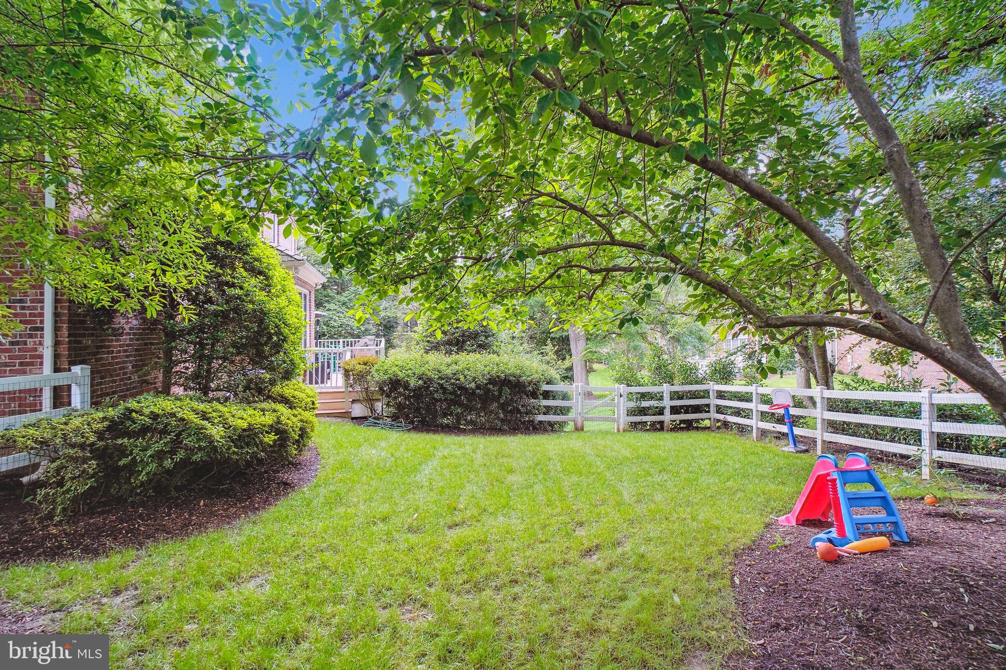 4 Town Gate Ct