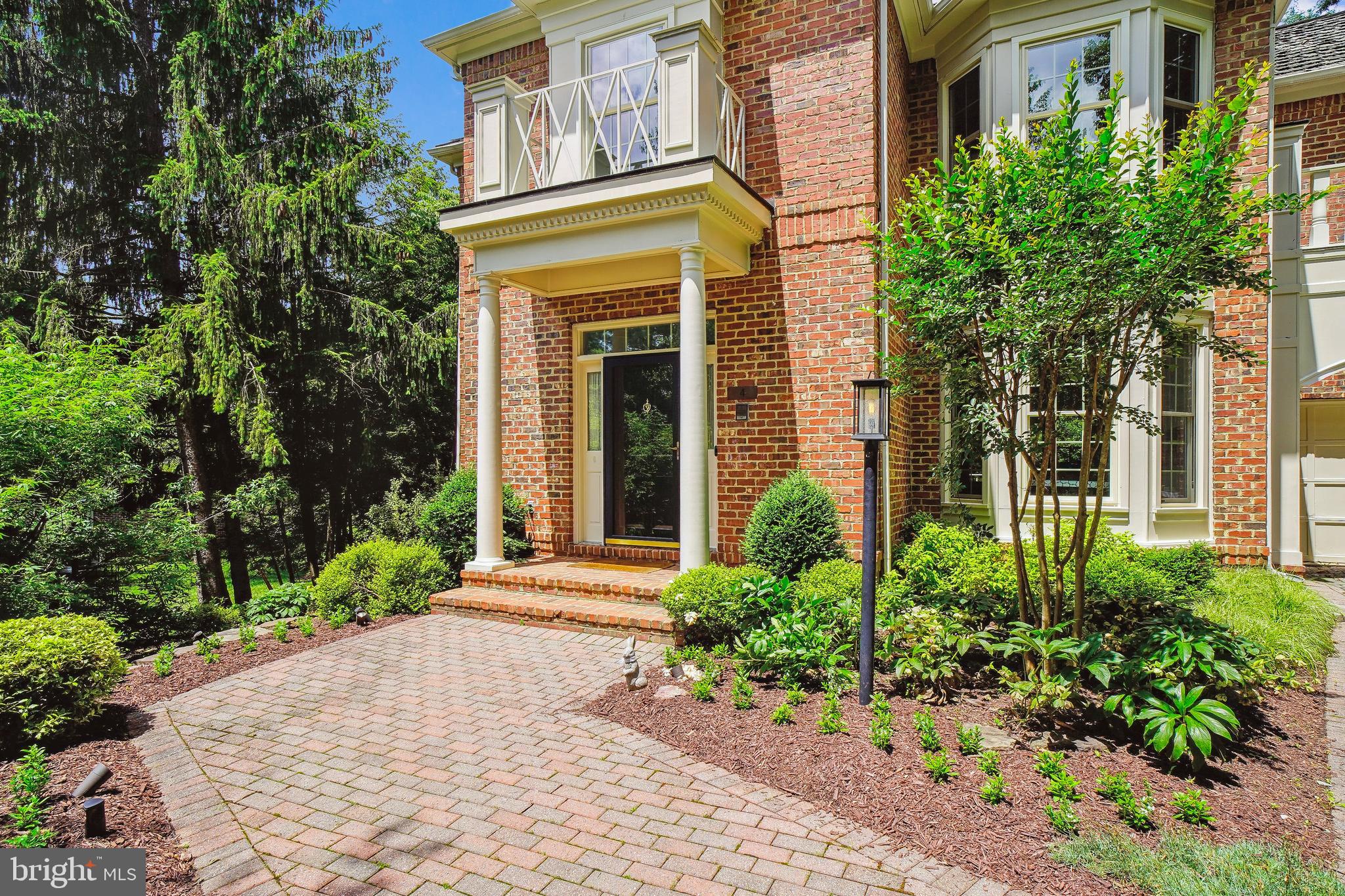 4 Town Gate Ct