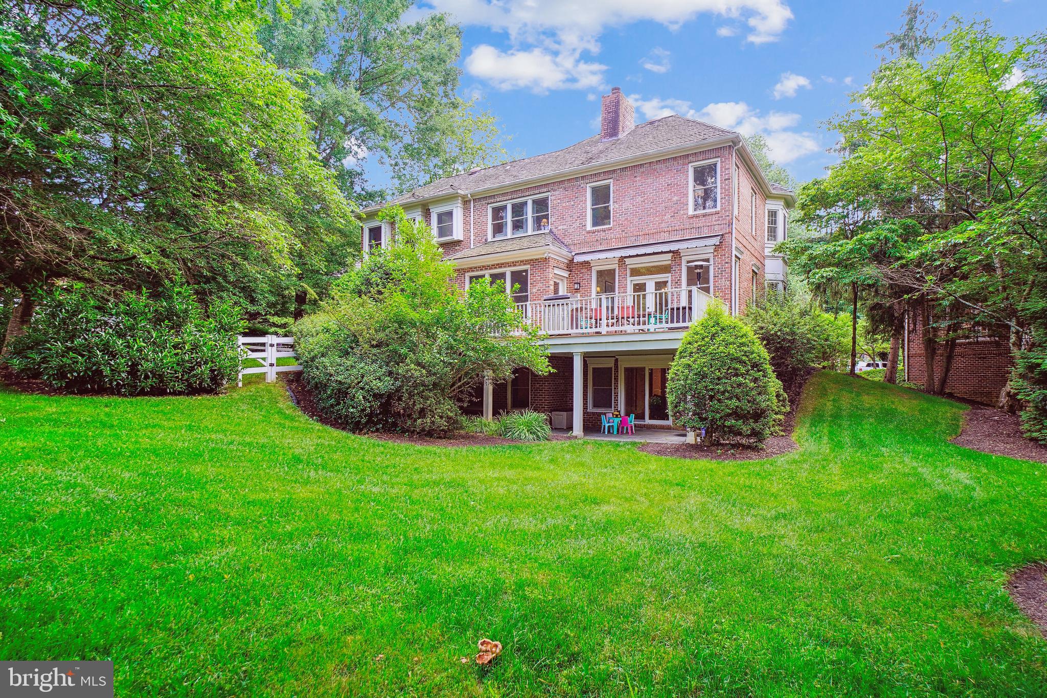 4 Town Gate Ct