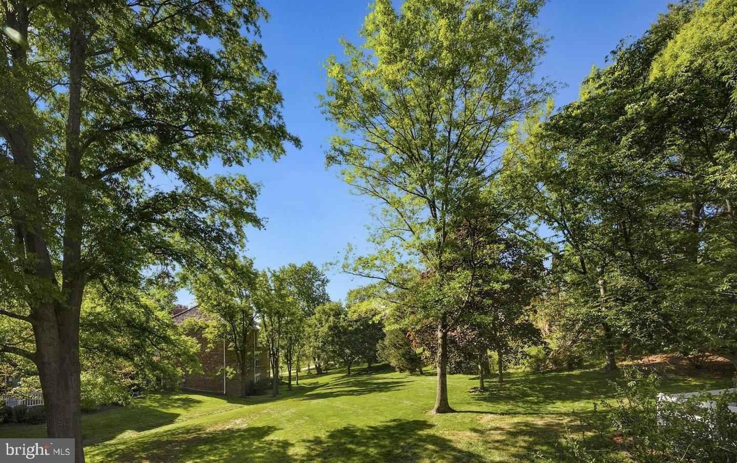 4 Town Gate Ct