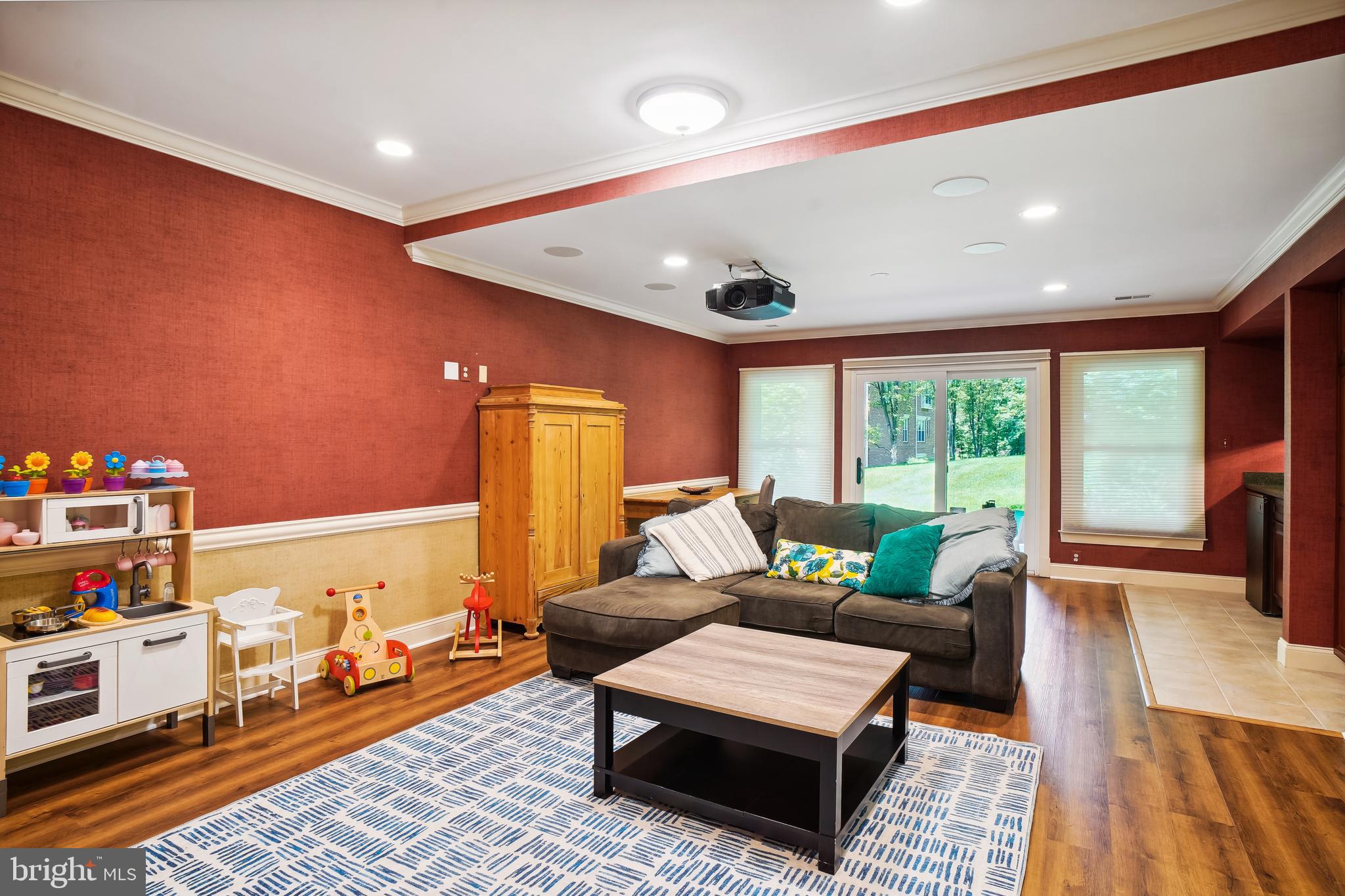 4 Town Gate Ct