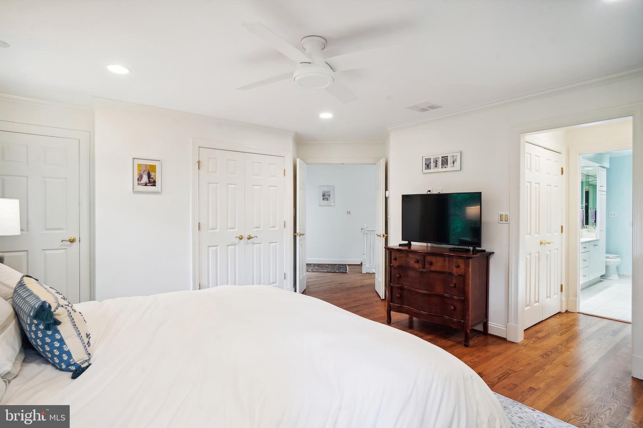 4 Town Gate Ct