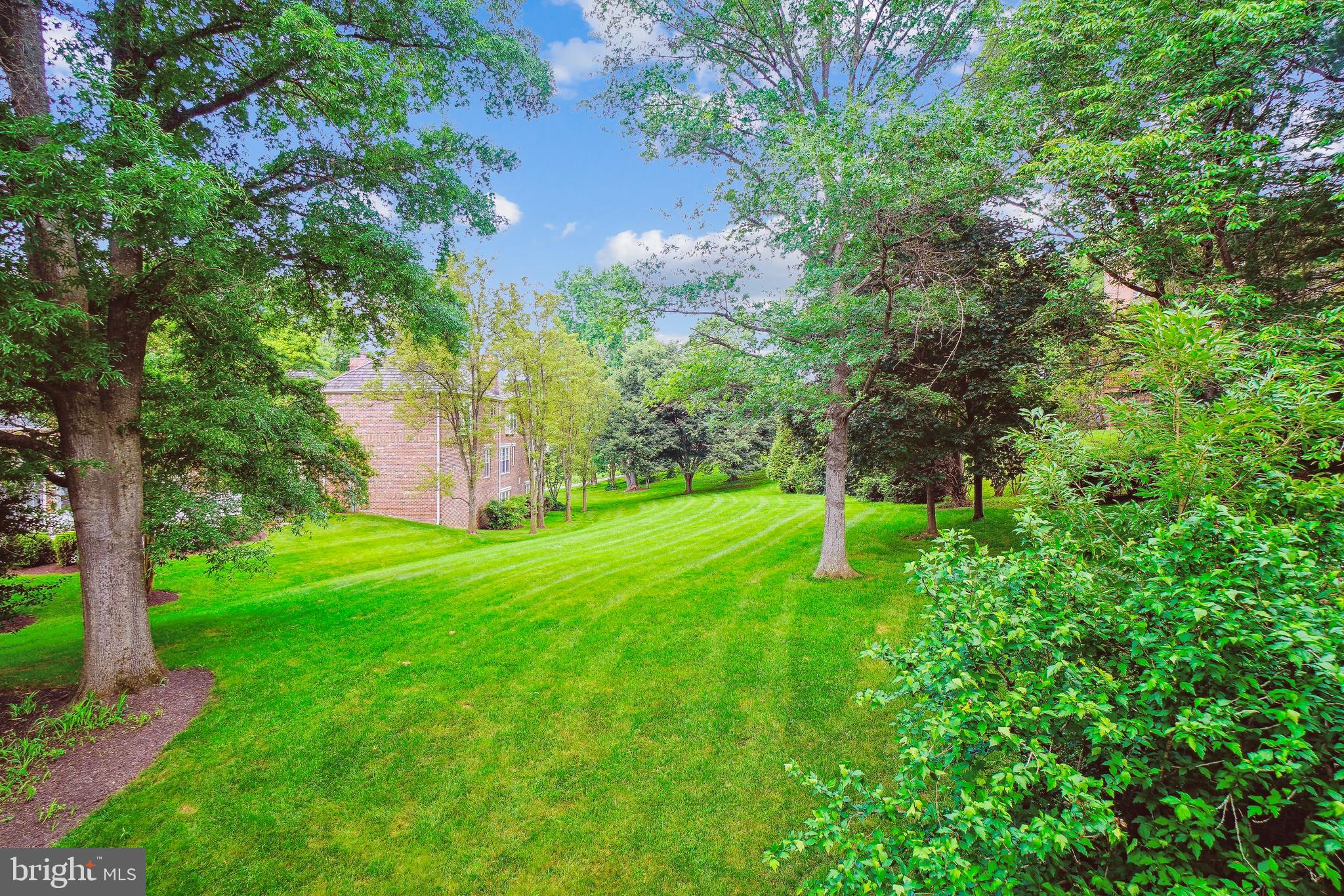 4 Town Gate Ct