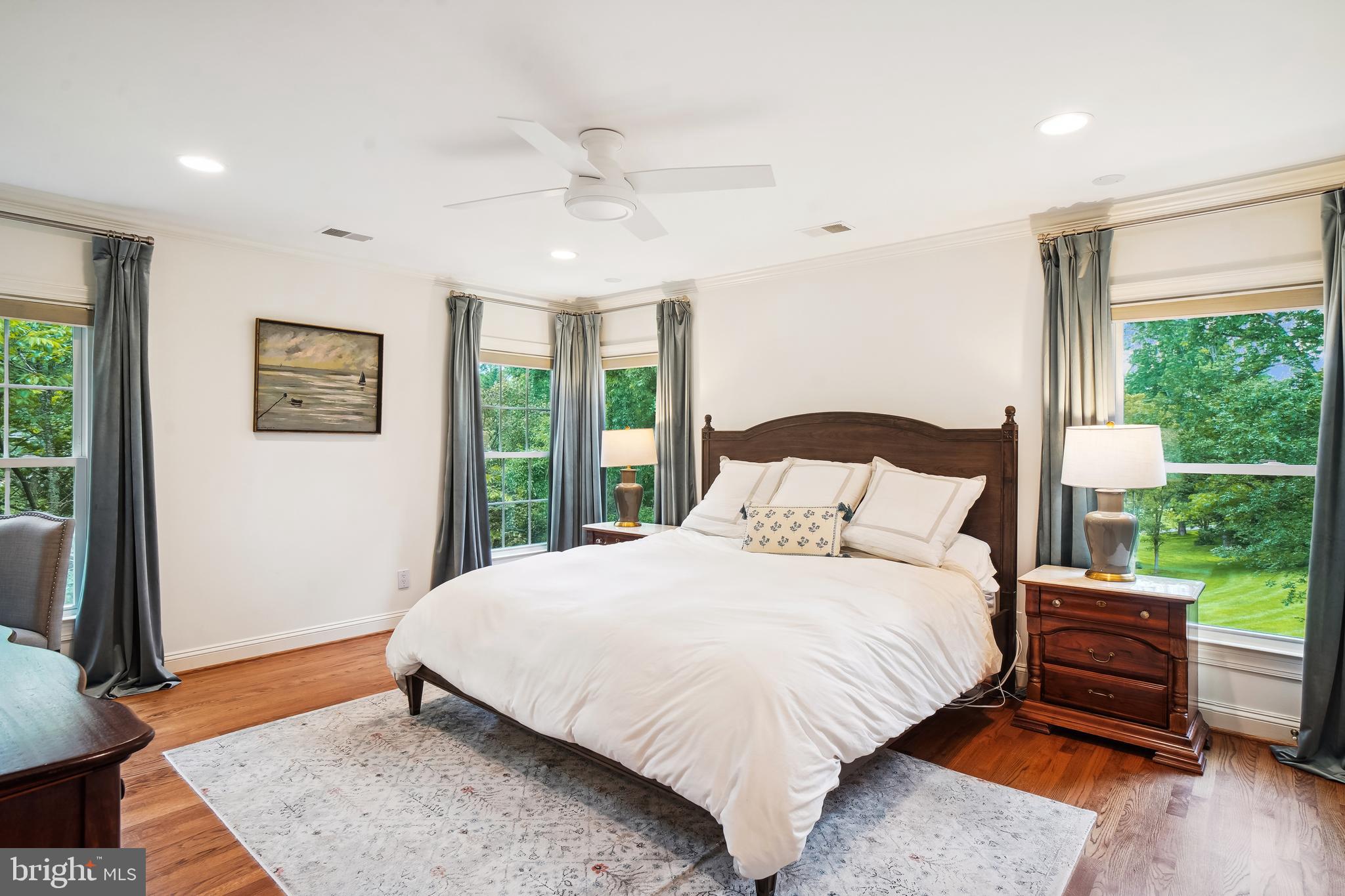 4 Town Gate Ct