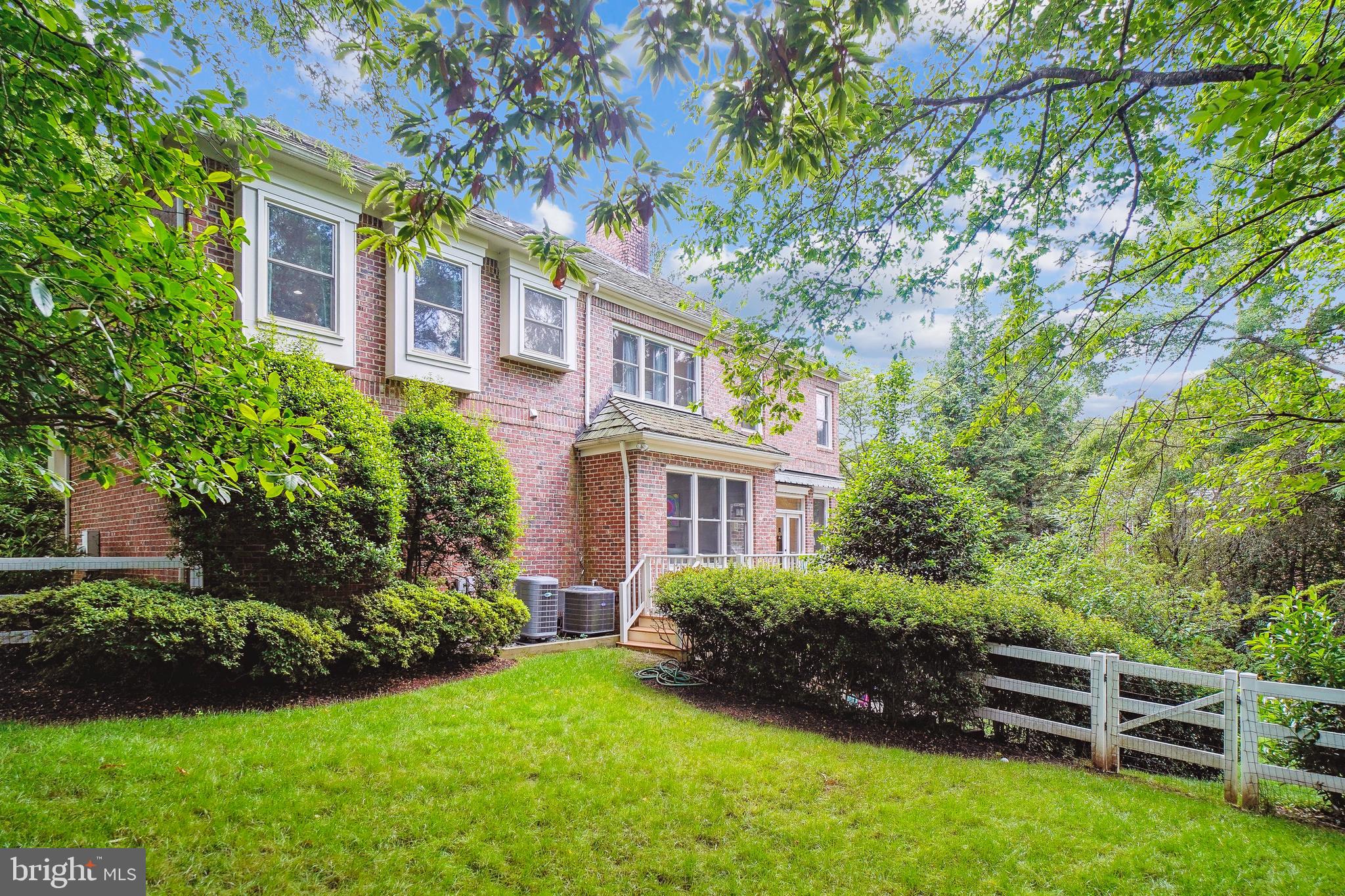 4 Town Gate Ct