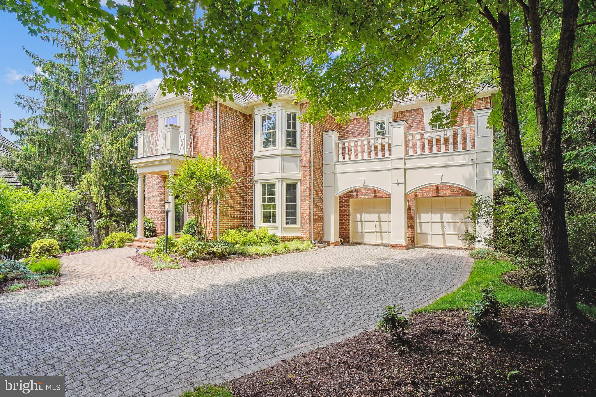 4 Town Gate Ct