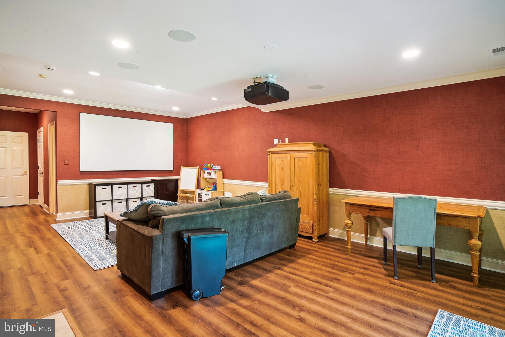 4 Town Gate Ct