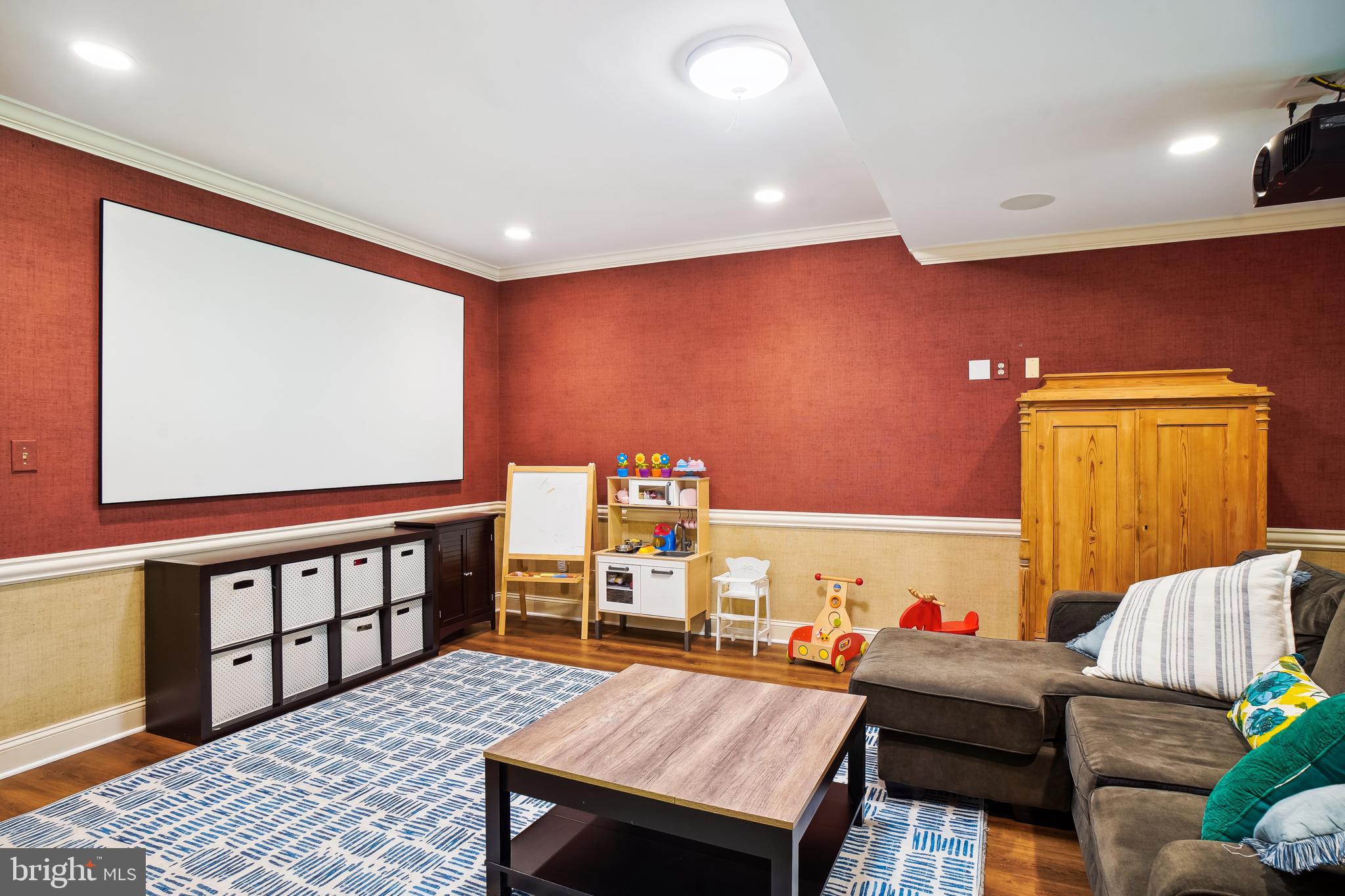 4 Town Gate Ct
