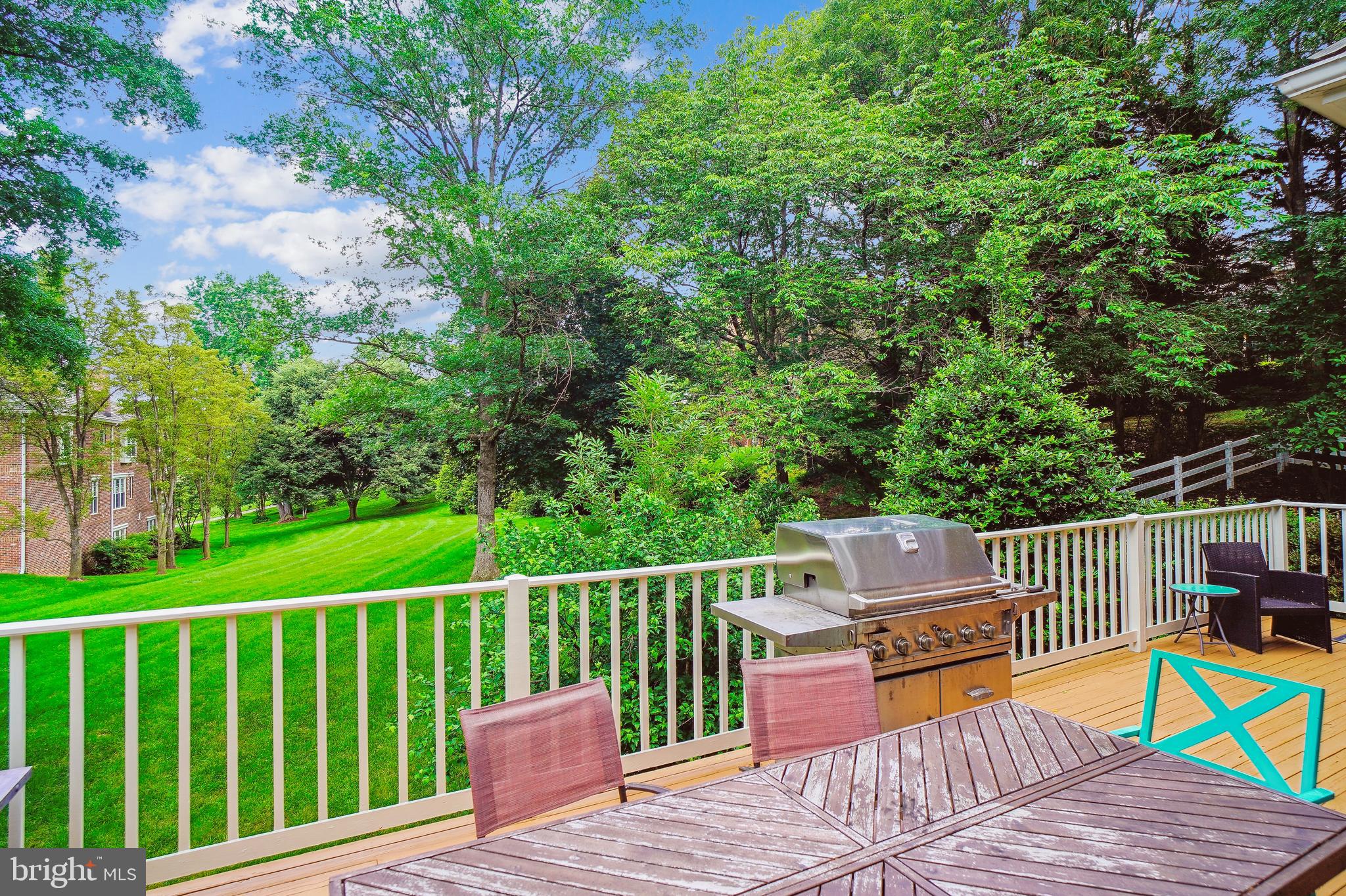 4 Town Gate Ct