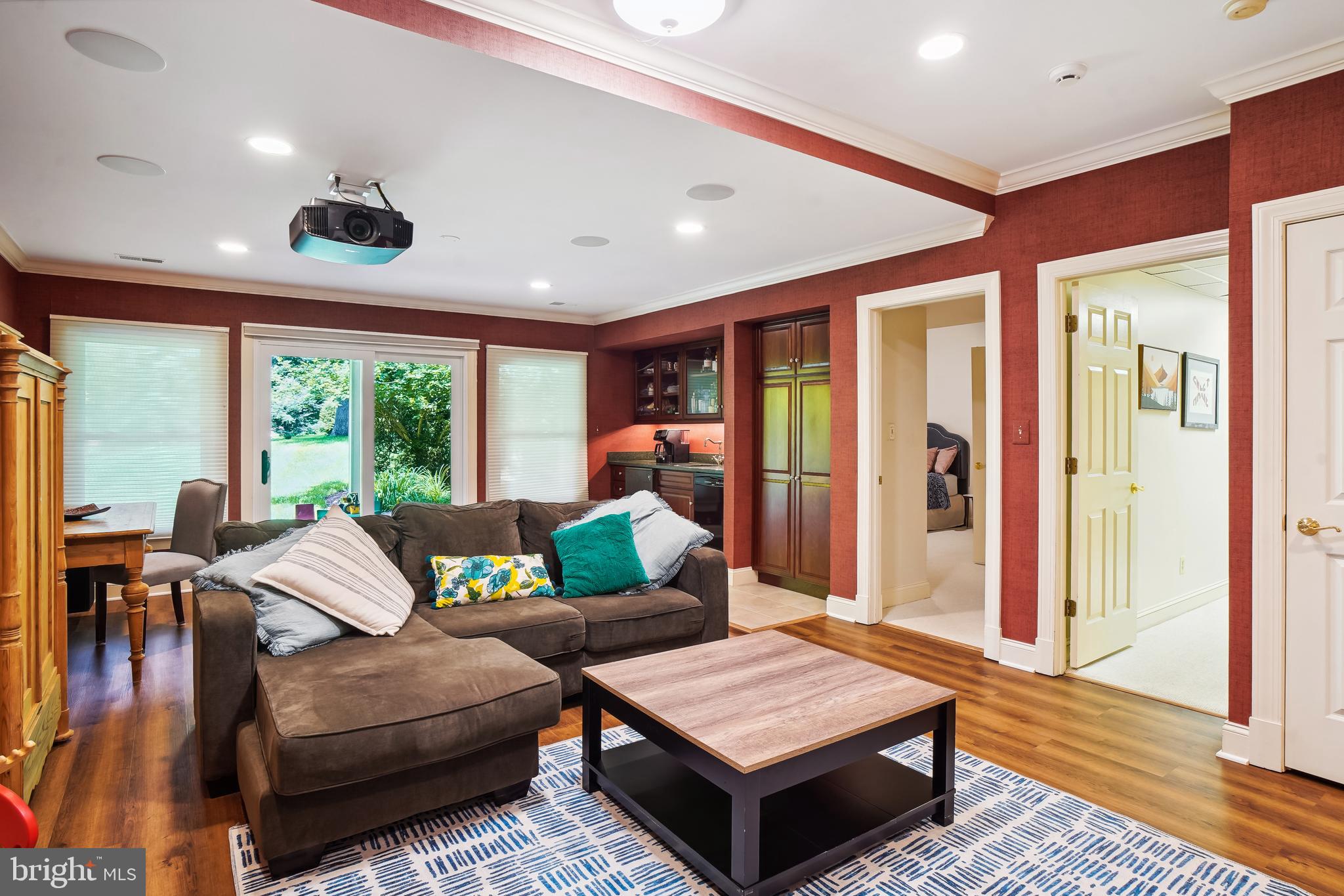 4 Town Gate Ct