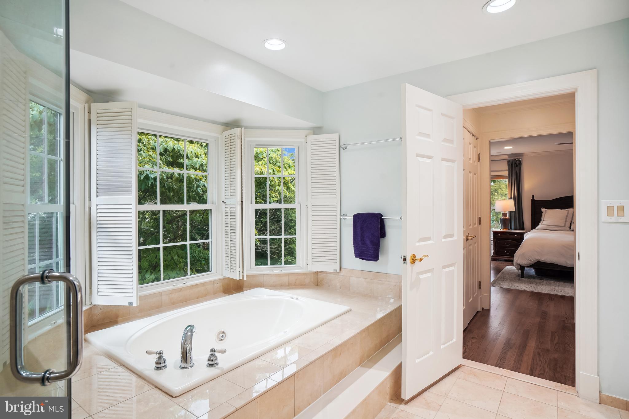 4 Town Gate Ct